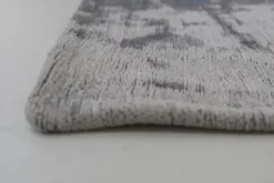 Best Louis de Poortere Vloerkleed Bronx Azurite 8421 Mad Men Griff |